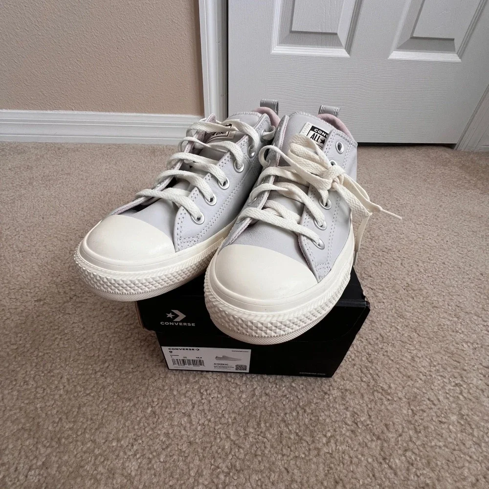 New Converse All Star Leather Low Top Sneakers‎ Bow Back Detail Women's Size 9 - Picture 3 of 9